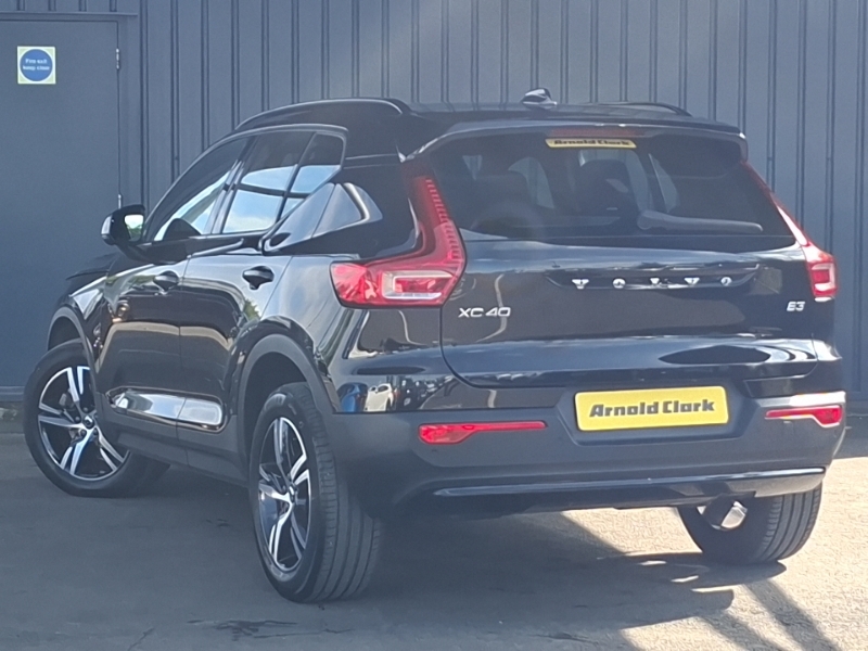 Volvo XC40 2.0 B3p Plus Dark SM23XML Black #2