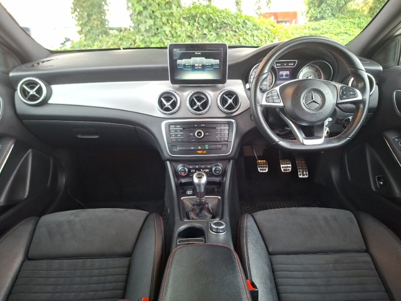 Mercedes-Benz GLA Class Gla 200D Amg Line White #2
