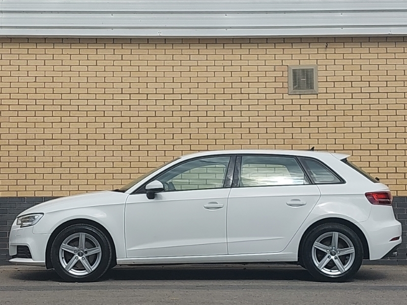 Audi A3 35 Tfsi Se Technik S Tronic YP69RNO White #4