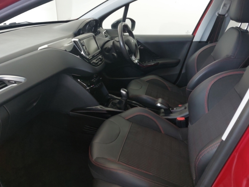 Peugeot 2008 1.2 Puretech 110 Gt Line Red #5