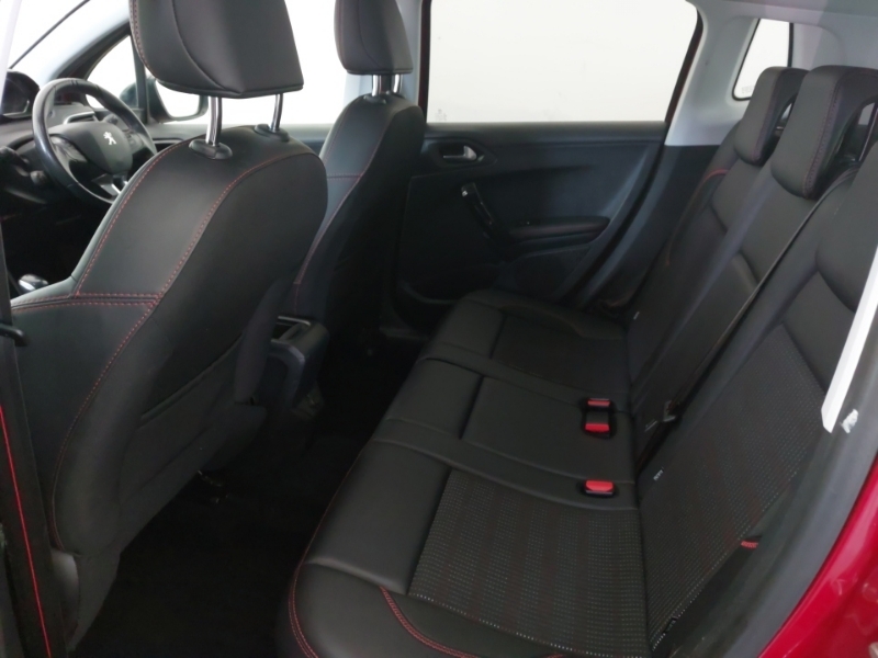 Peugeot 2008 1.2 Puretech 110 Gt Line Red #6