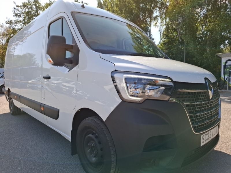 Renault Master Lm35 Blue Dci 135 Advance Medium Roof Van White