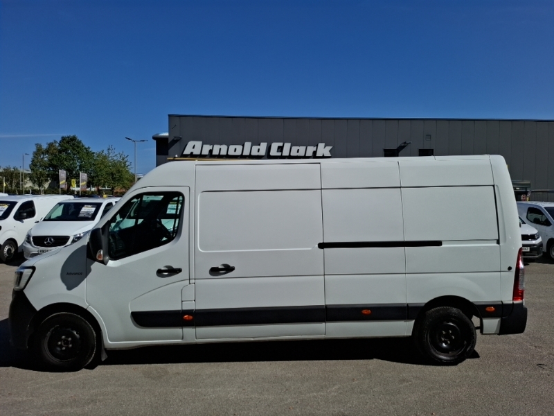 Renault Master Lm35 Blue Dci 135 Advance Medium Roof Van White #3