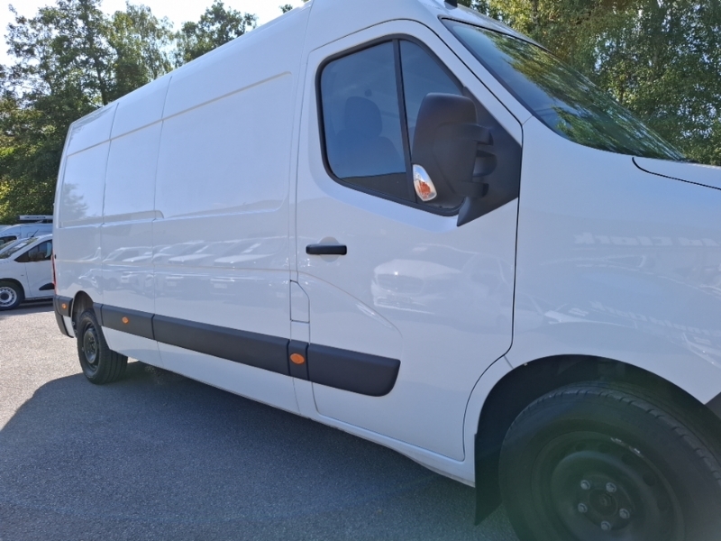 Renault Master Lm35 Blue Dci 135 Advance Medium Roof Van White #6