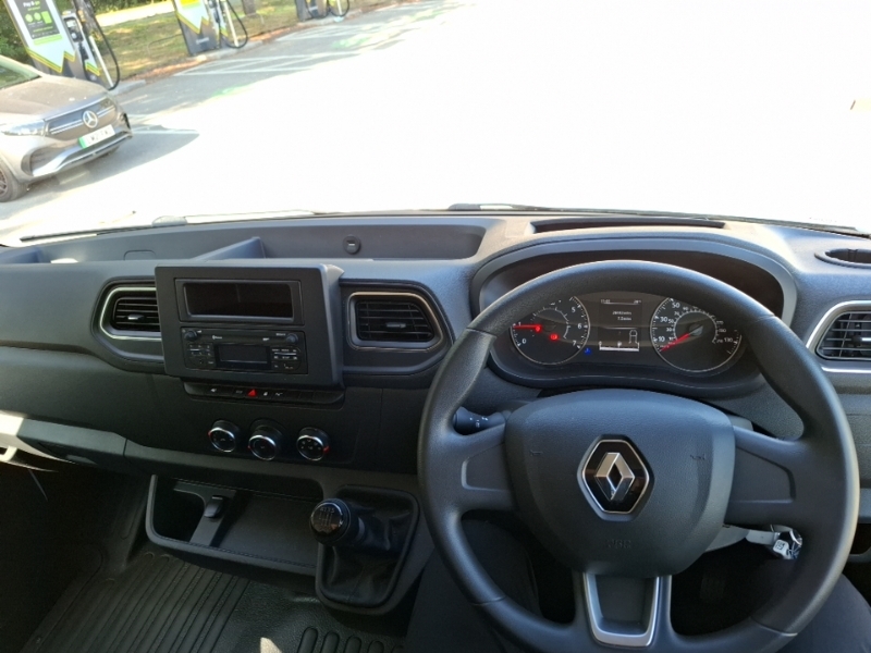 Renault Master Lm35 Blue Dci 135 Advance Medium Roof Van White #2