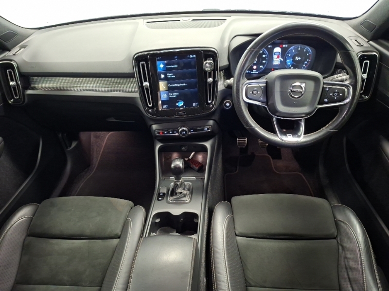 Volvo XC40 1.5 T3 R Design White #3