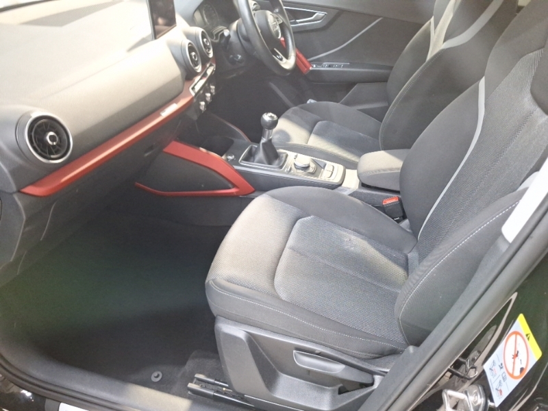 Audi Q2 1.0 Tfsi Sport RE67FFL Black #5