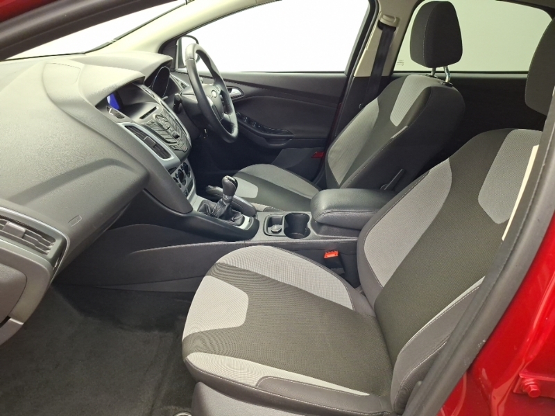 Ford Focus 1.6 125 Zetec SG61ZDR Red #5