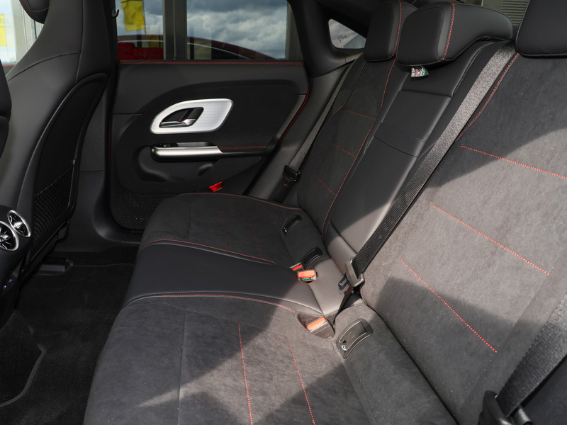 Mercedes-Benz CLA Class Cla 250 200Kw Amg Line Premium 85Kwh Red #6