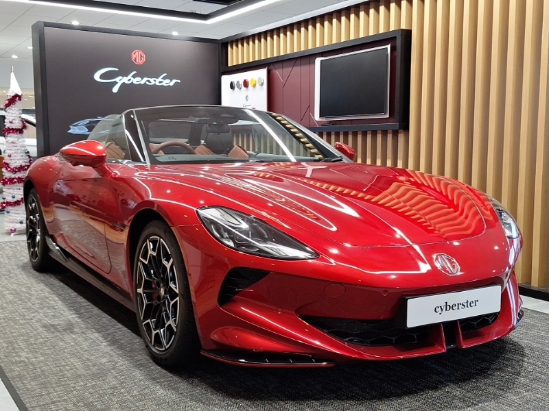 MG Cyberster 250Kw Trophy Single Motor 77 Kwh Red