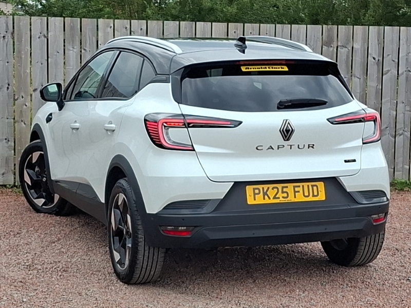 Renault Captur 1.6 E-tech Full Hybrid 145 Techno PK25FUD White #2