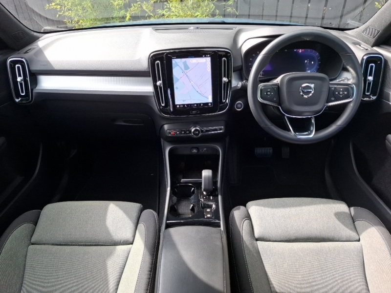 Volvo XC40 2.0 B3p Plus Dark SN72JDU Blue #3
