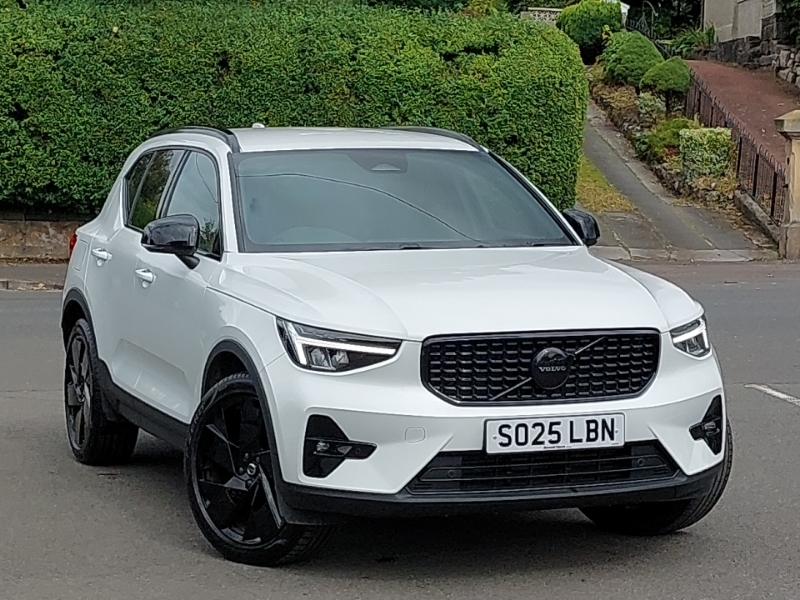 Volvo XC40 2.0 B3p Plus Black Edition White