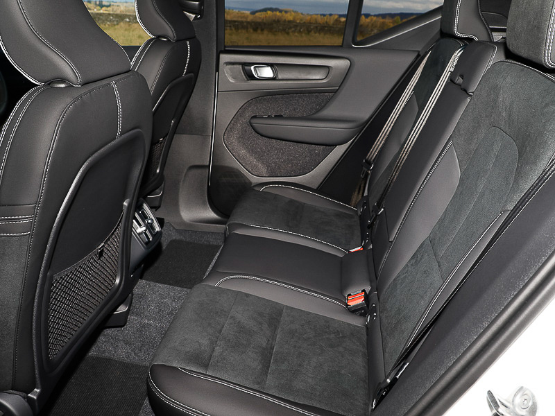 Volvo XC40 2.0 B3p Plus Dark SL75BLK White #6