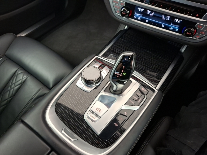 BMW 7 Series  Black #10