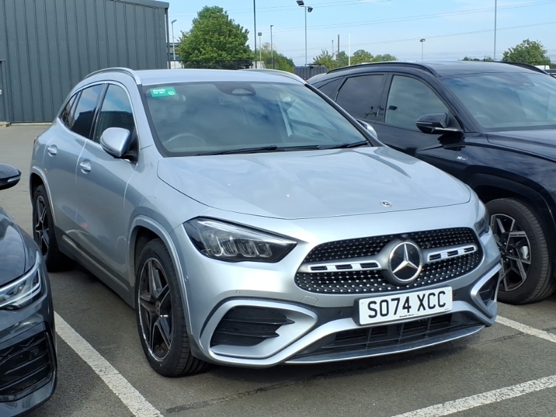 Mercedes-Benz GLA Class Gla 200 Amg Line Executive Silver