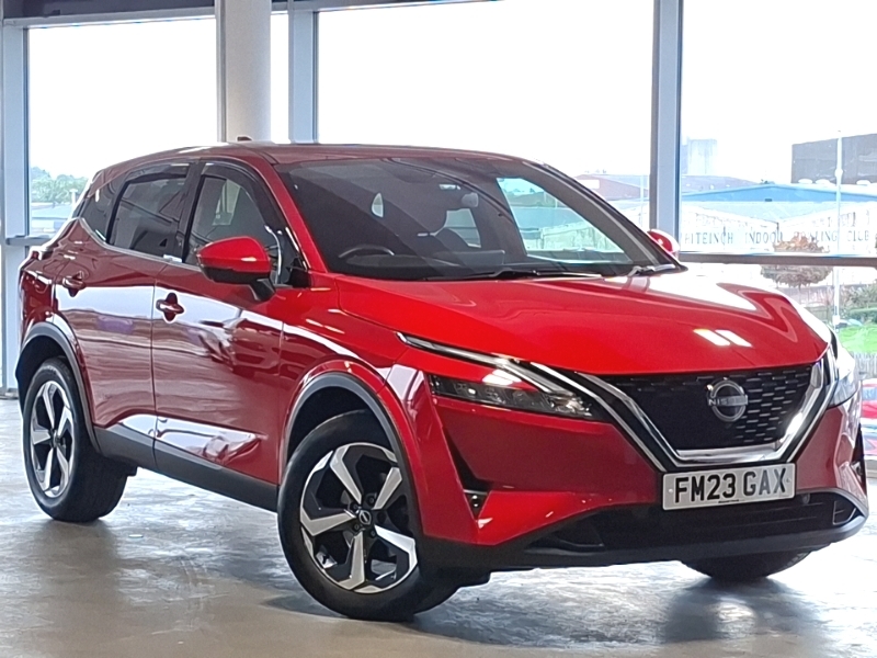 Nissan Qashqai 1.3 Dig-t Mh N-connecta Glass Roof Red