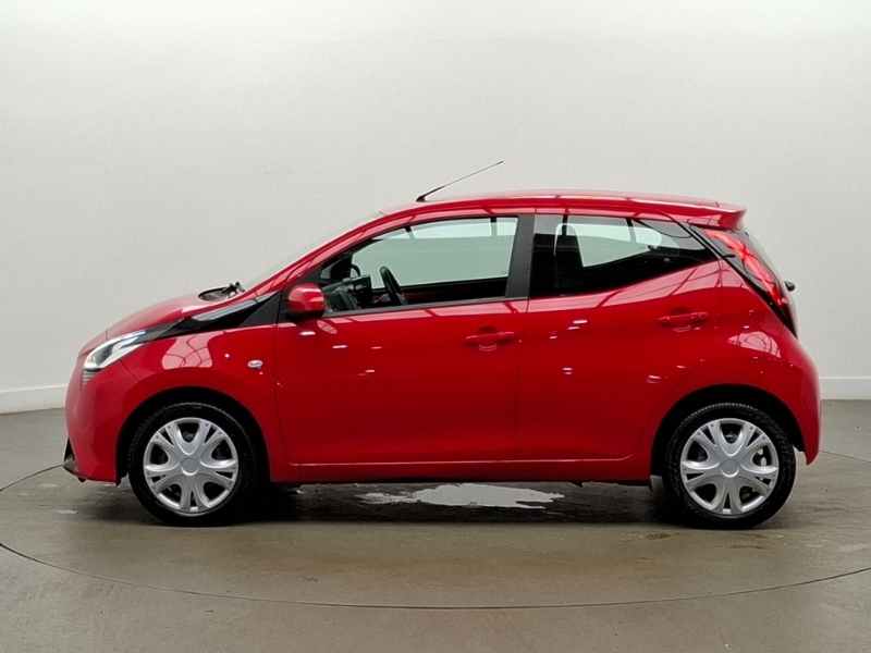 Toyota Aygo 1.0 Vvt-i X-play SD68PFX Red #4