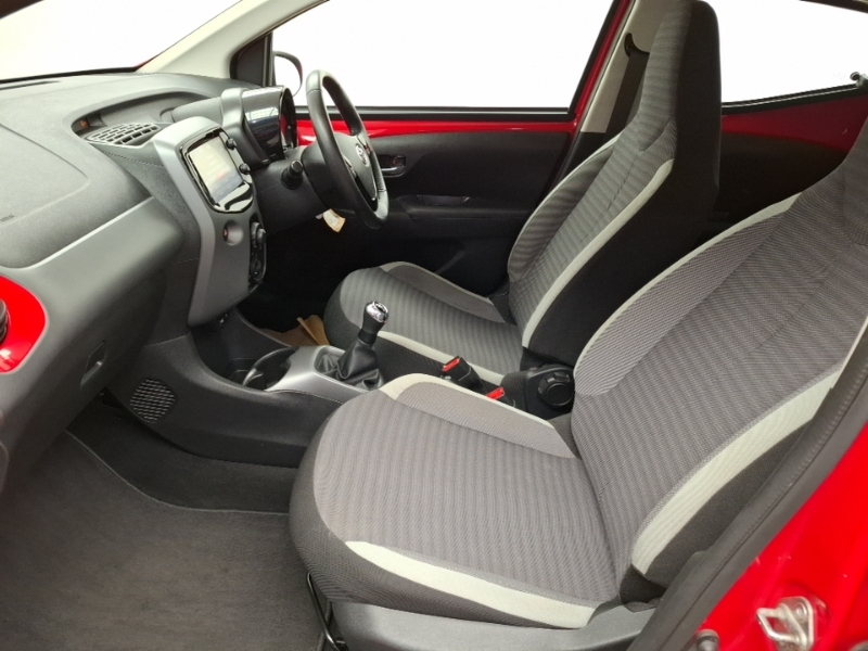 Toyota Aygo 1.0 Vvt-i X-play SD68PFX Red #5