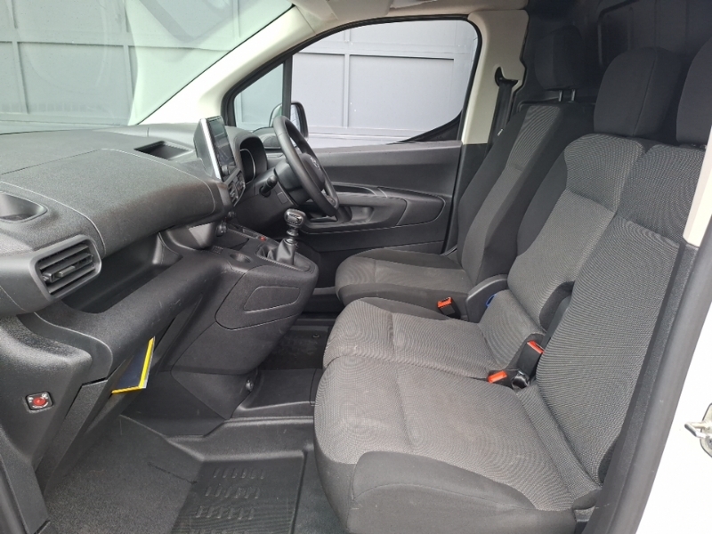 Toyota Proace City 1.5D 100 Active Van 6 Speed White #5