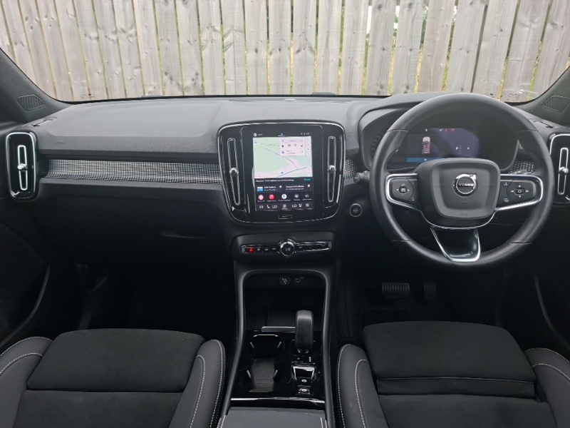 Volvo XC40 2.0 B4p Plus Black Edition NV74BEO Black #3