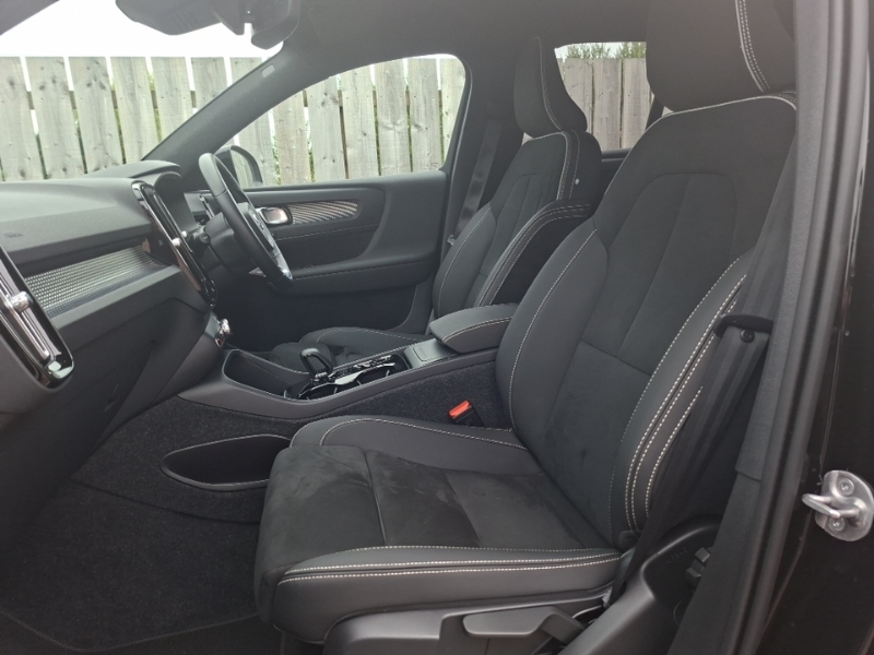 Volvo XC40 2.0 B4p Plus Black Edition NV74BEO Black #5