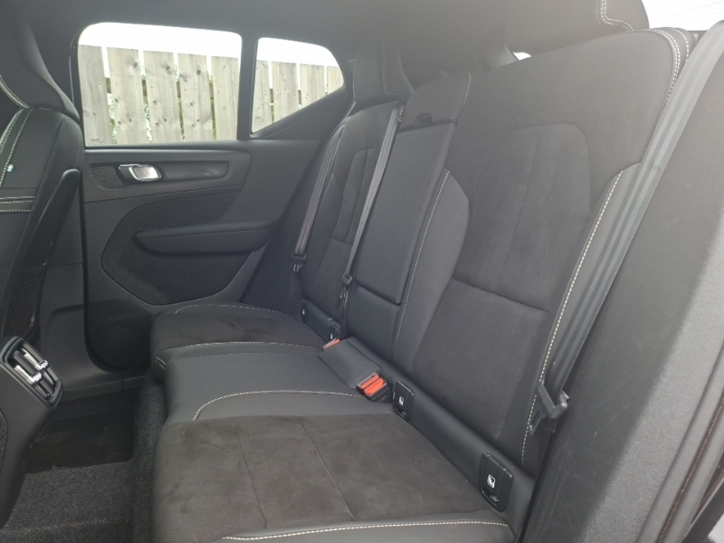 Volvo XC40 2.0 B4p Plus Black Edition NV74BEO Black #6
