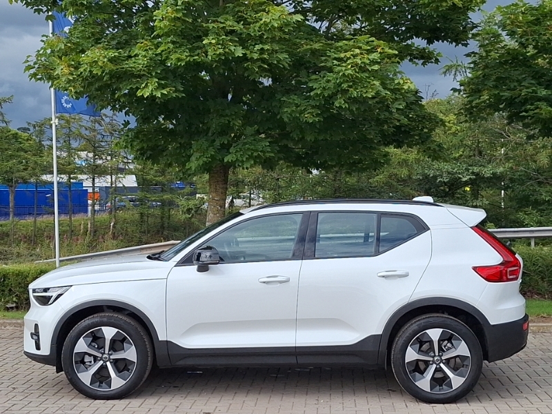 Volvo XC40 2.0 B4p Plus Dark SL75RYA White #4