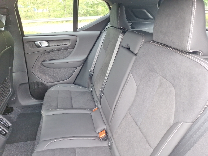 Volvo XC40 2.0 B4p Plus Dark SL75RYA White #6