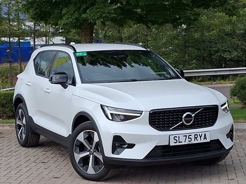 Volvo XC40 2.0 B4p Plus Dark White