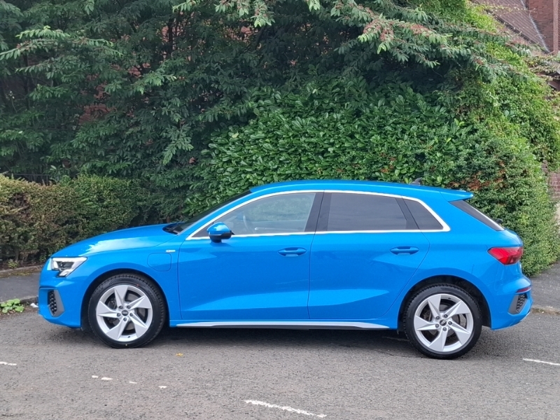 Audi A3 40 Tfsi E S Line S Tronic FD22LXM Blue #4