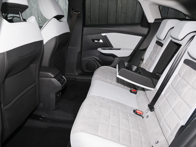 Citroen C4 1.2 Hybrid 145 Collection SK26FJU White #6