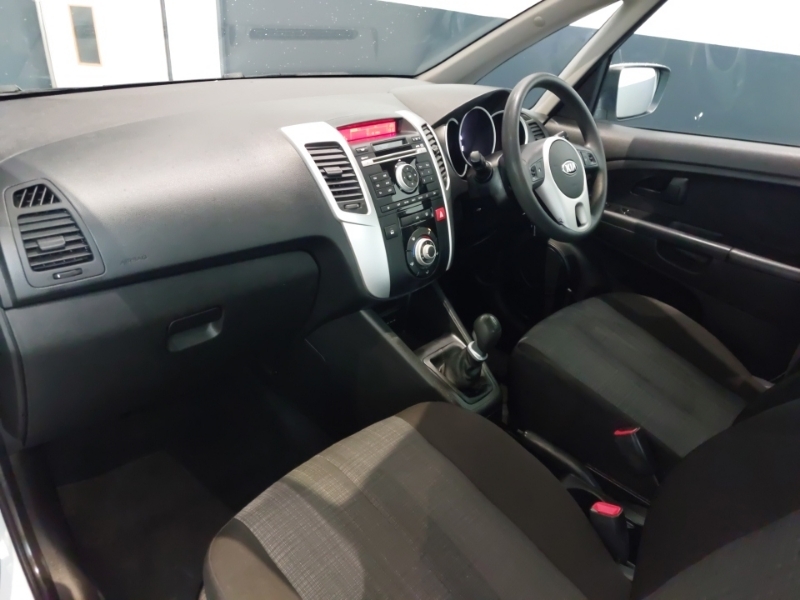 Kia Venga 1.4 Crdi 1 SK64HRW White #5