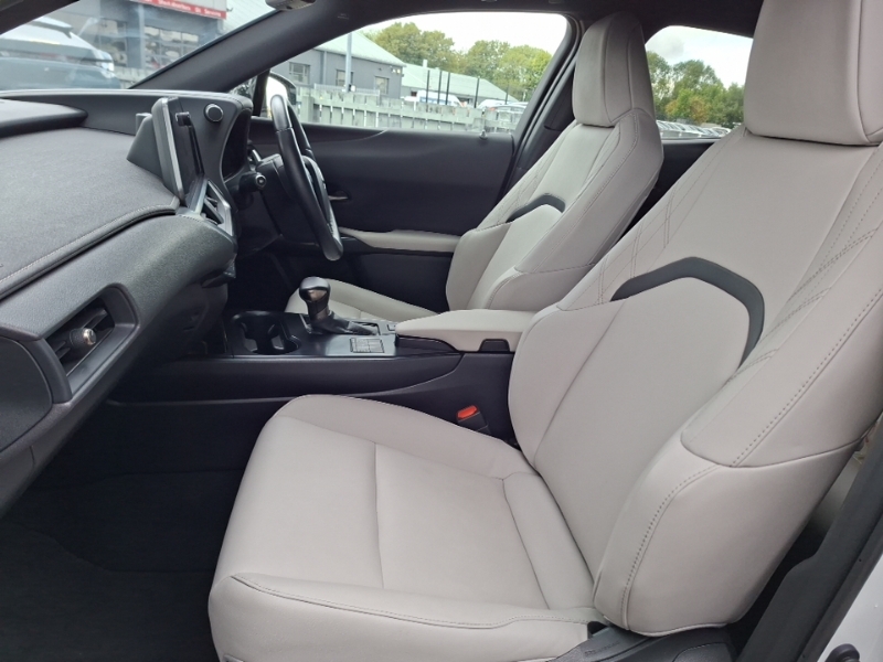 Lexus UX 250H 2.0 F-sport Design Cvt LM23OUY White #5