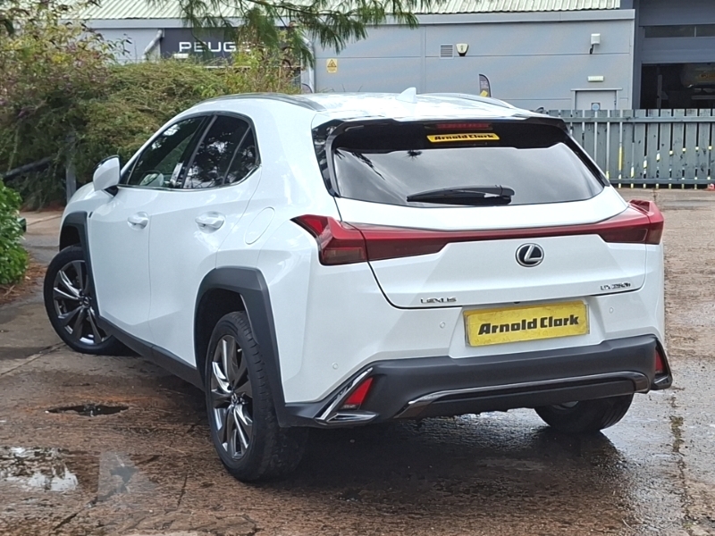 Lexus UX 250H 2.0 F-sport Design Cvt LM23OUY White #2