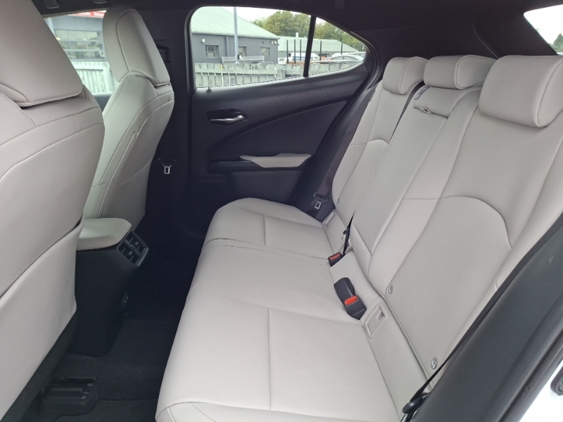 Lexus UX 250H 2.0 F-sport Design Cvt LM23OUY White #6