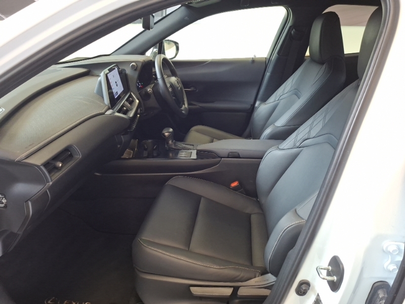 Lexus UX 250H 2.0 F-sport Design Cvt DE23YHA White #5
