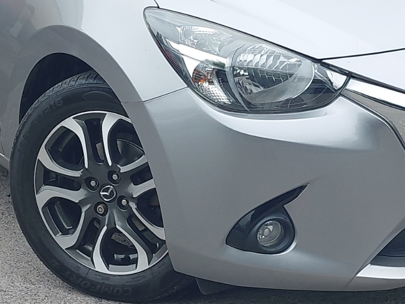 Mazda 2 Se-l White #20
