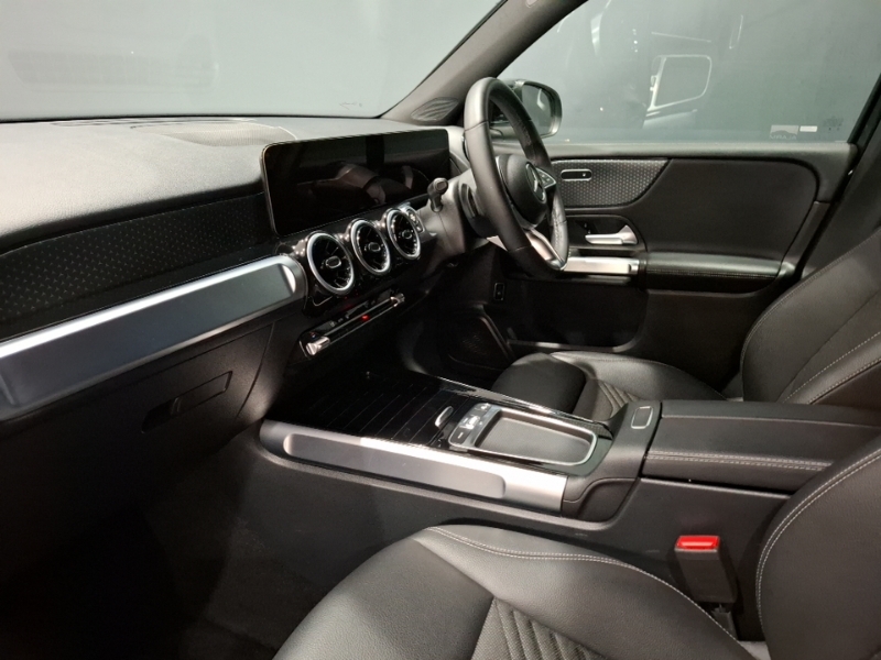 Mercedes-Benz GLB Class Glb 200 Sport Executive 7G-tronic Black #5