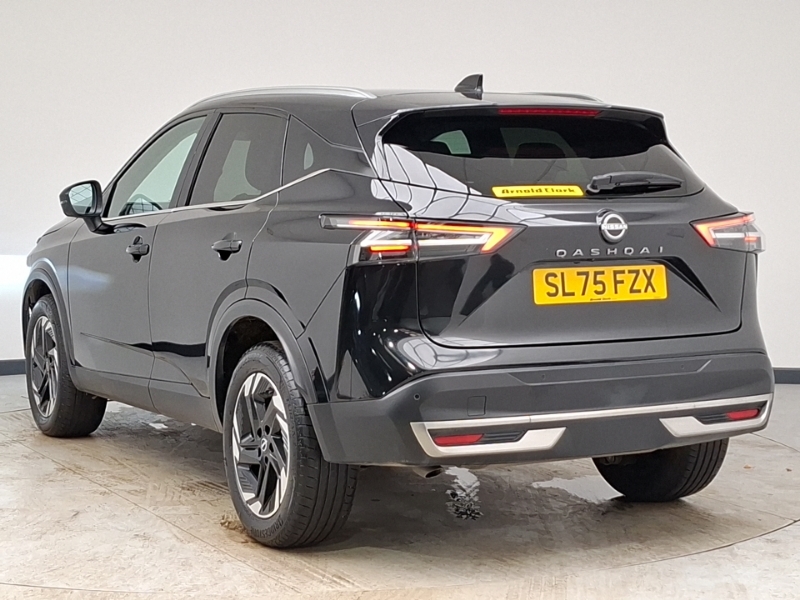 Nissan Qashqai 1.3 Dig-t Mh N-connecta Glass Roof SL75FZX Black #2