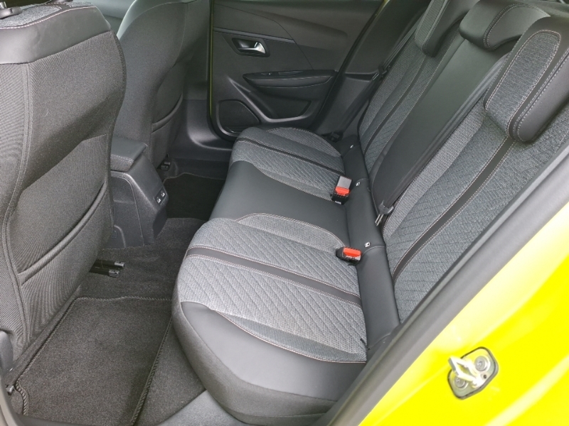 Peugeot e-208 100Kw E-style 50Kwh Yellow #6