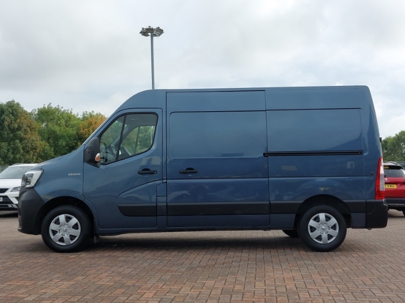 Renault Master Mm35 Blue Dci 135 Advance Medium Roof Van SC73FVF Blue #4