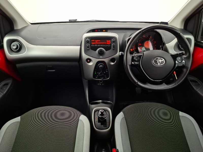 Toyota Aygo 1.0 Vvt-i X-play X-shift SL18ZPJ Red #3