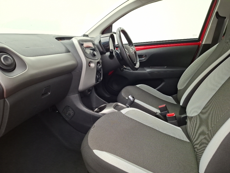 Toyota Aygo 1.0 Vvt-i X-play X-shift SL18ZPJ Red #5