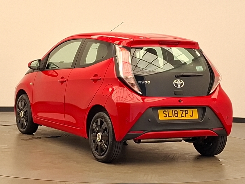 Toyota Aygo 1.0 Vvt-i X-play X-shift SL18ZPJ Red #2