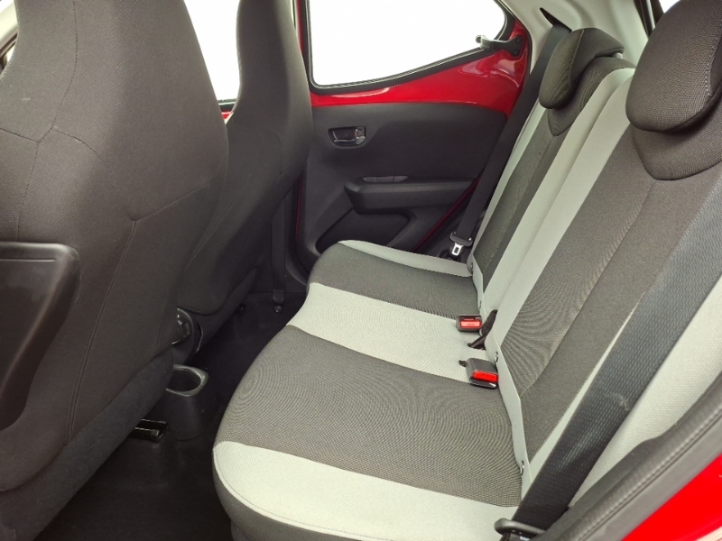 Toyota Aygo 1.0 Vvt-i X-play X-shift SL18ZPJ Red #6