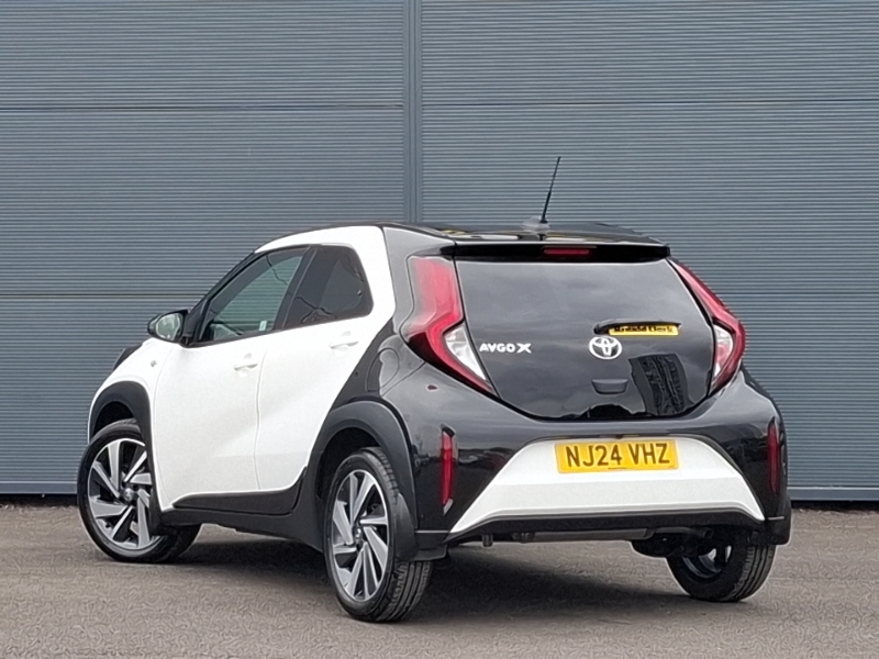 Toyota Aygo X 1.0 Vvt-i Edge White #2