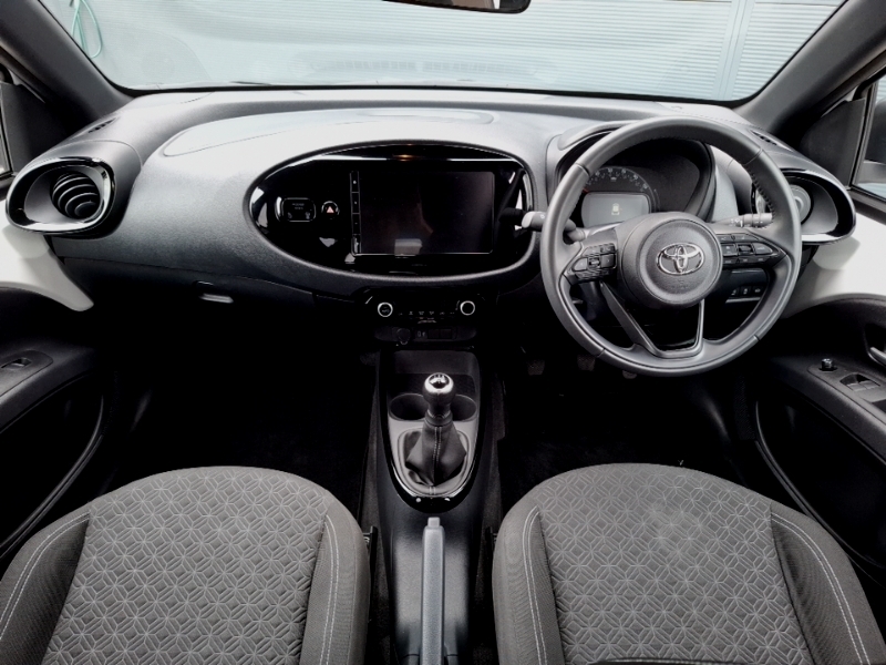Toyota Aygo X 1.0 Vvt-i Edge White #3