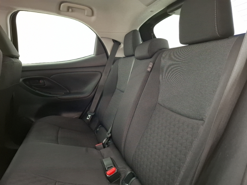 Toyota Yaris 1.5 Hybrid Design Cvt WN72RBY Black #6