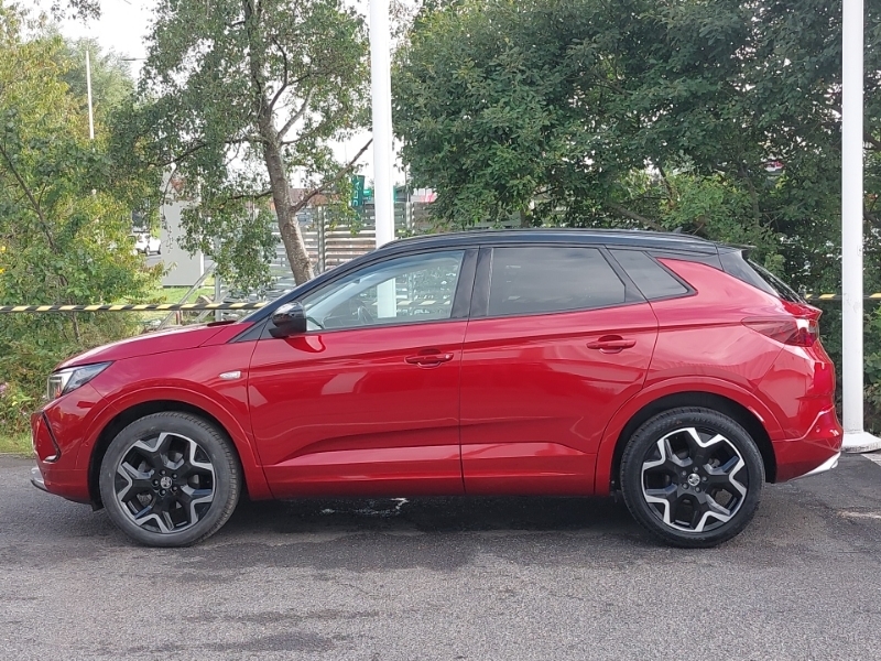 Vauxhall Grandland 1.5 Turbo D Ultimate Red #4